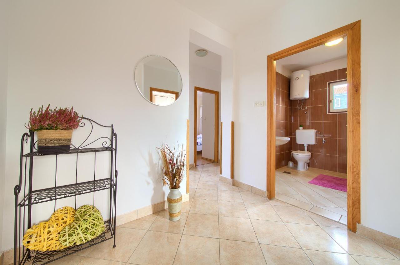 Rasopasno Apartment With Terrace And Private Parking Eksteriør billede